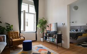 Apartment Ludwig - Films & Movies Collection